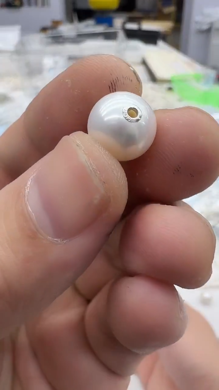 吊坠(赠链)18K金镶嵌淡水珍珠11mm 白路路通K白（盒仔链）孤品