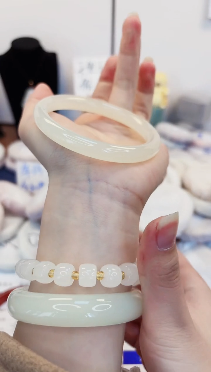 【闪购商品】石英质玉手镯未镶嵌230