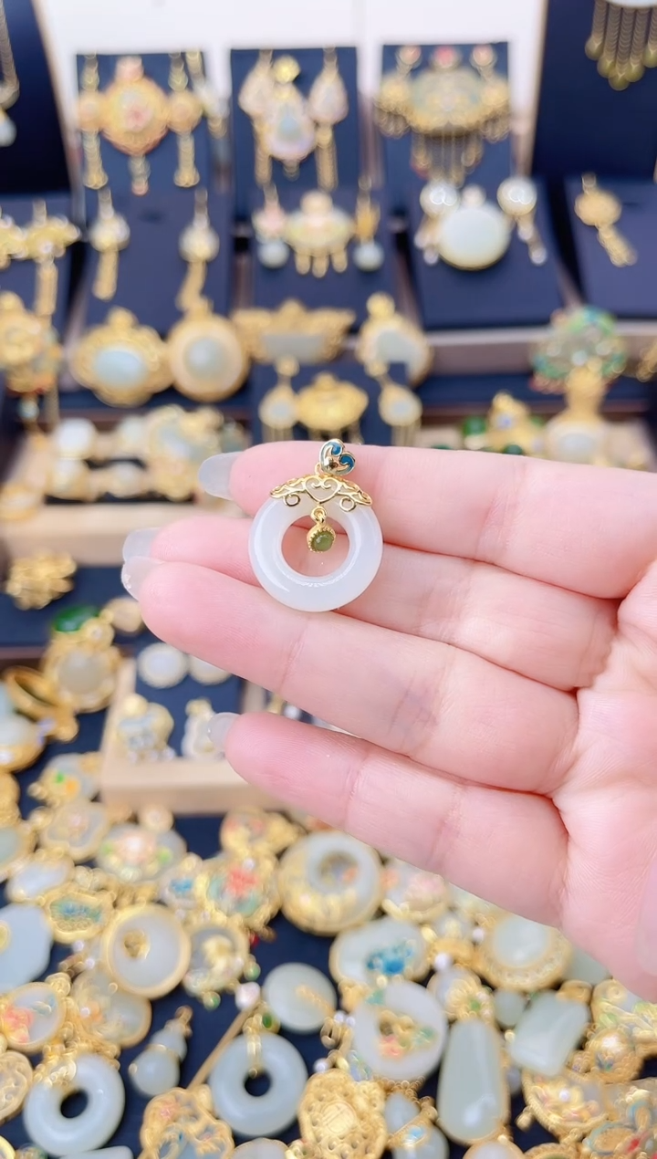 颈饰银S925镀金镶嵌和田玉祥云平安扣吊坠