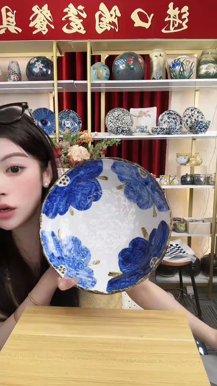 陶瓷唐草蓝花手绘26cm大钵一个