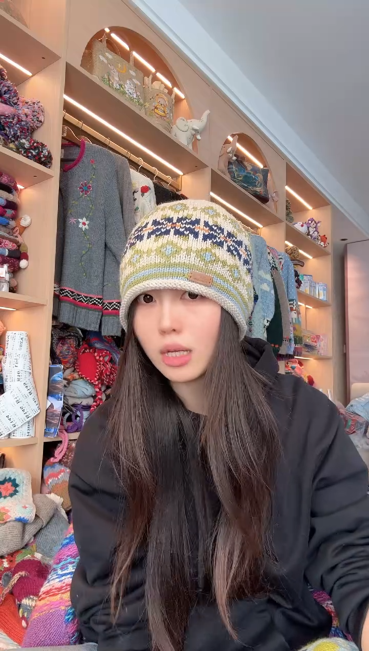 羊毛四叶草卷边帽