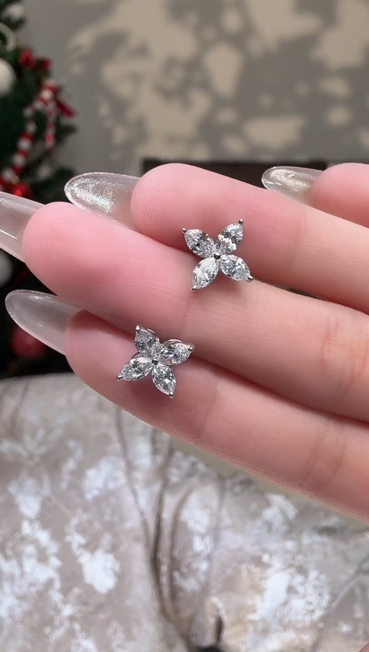 18K金镶嵌实验室培育钻石耳饰@@耳钉白马眼20分维多利亚+