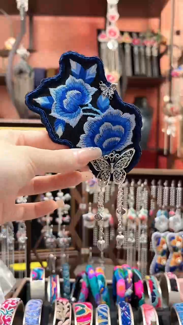 织绣云织谣民族风精美饰品   106