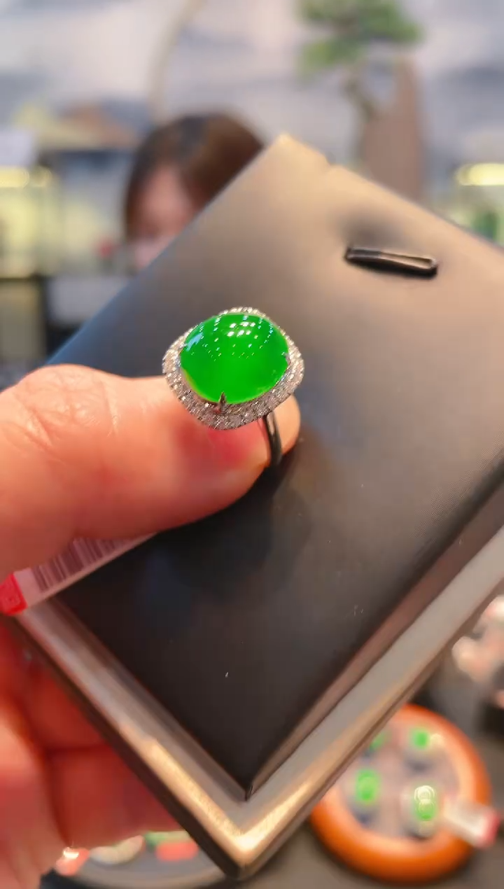 翡翠18K金镶嵌颈饰天然A货翡翠A58戒指