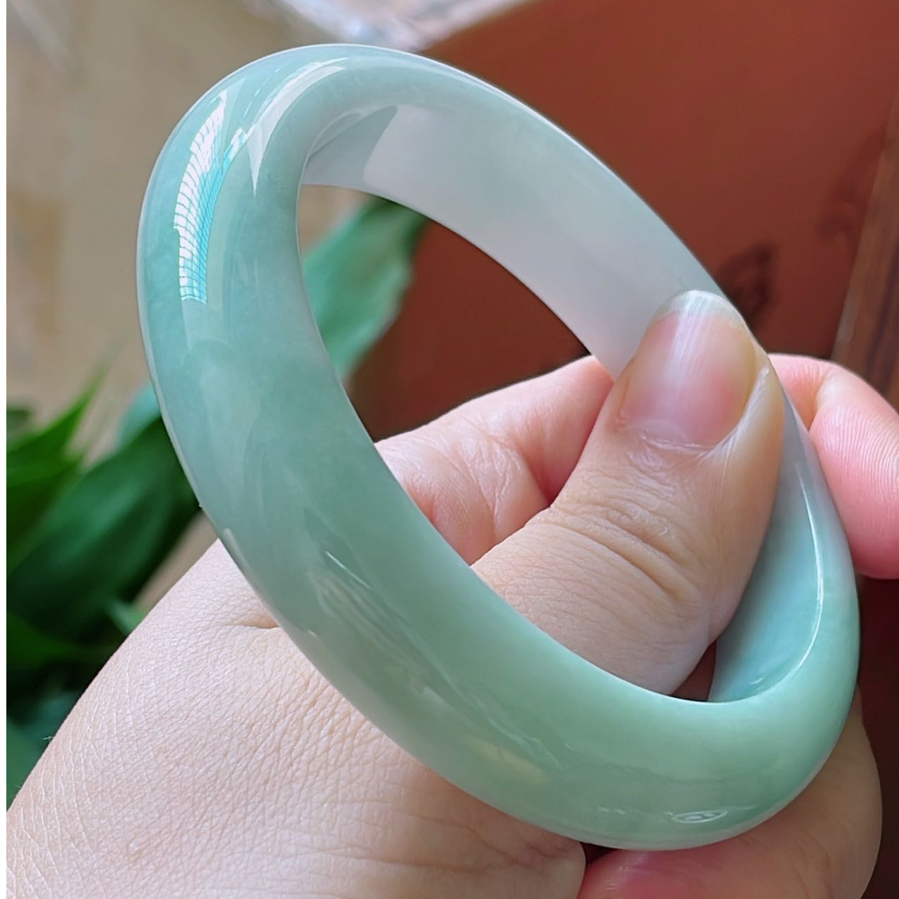 缅甸58圈好种浅绿翡翠a货手镯M114056 女款妈妈绿色冰透测量高冰