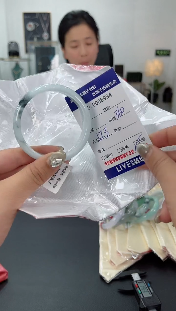 【闪购商品】翡翠手镯未镶嵌天然翡翠A货