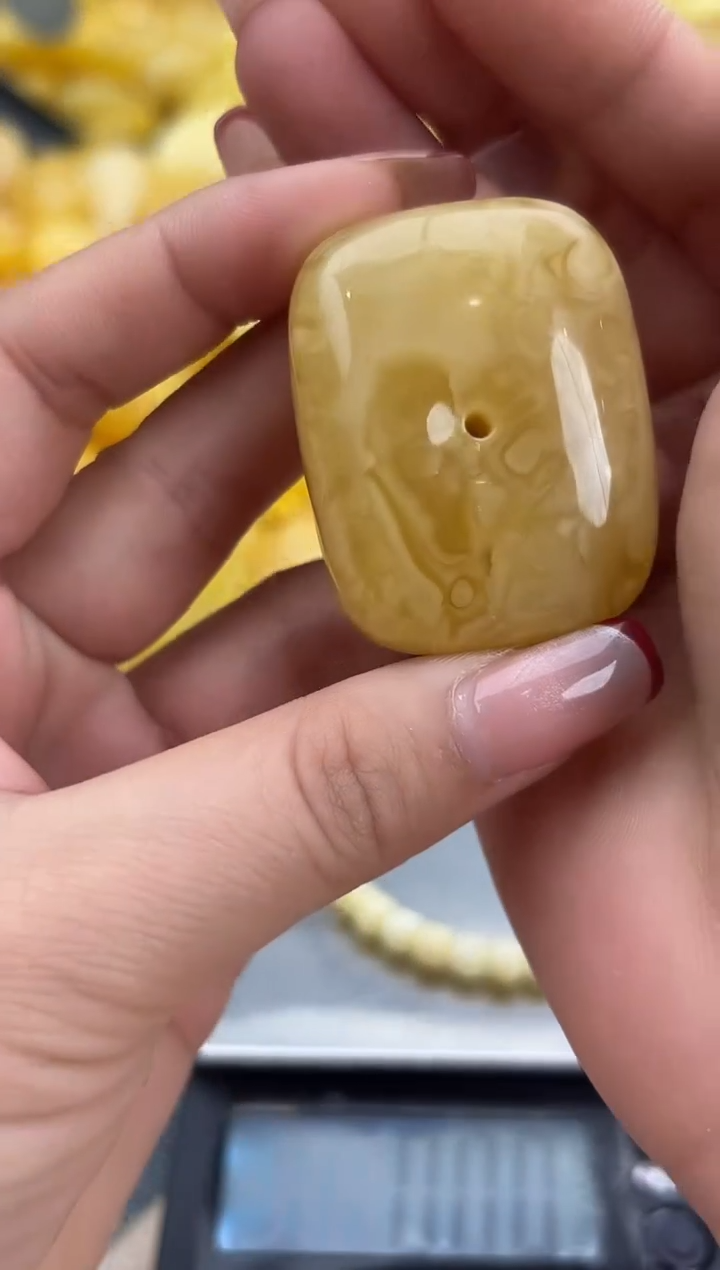 【闪购商品】琥珀裸石未镶嵌蜜蜡吊坠