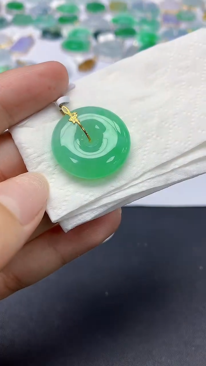 翡翠18K金镶嵌颈饰天然缅甸a货翡翠