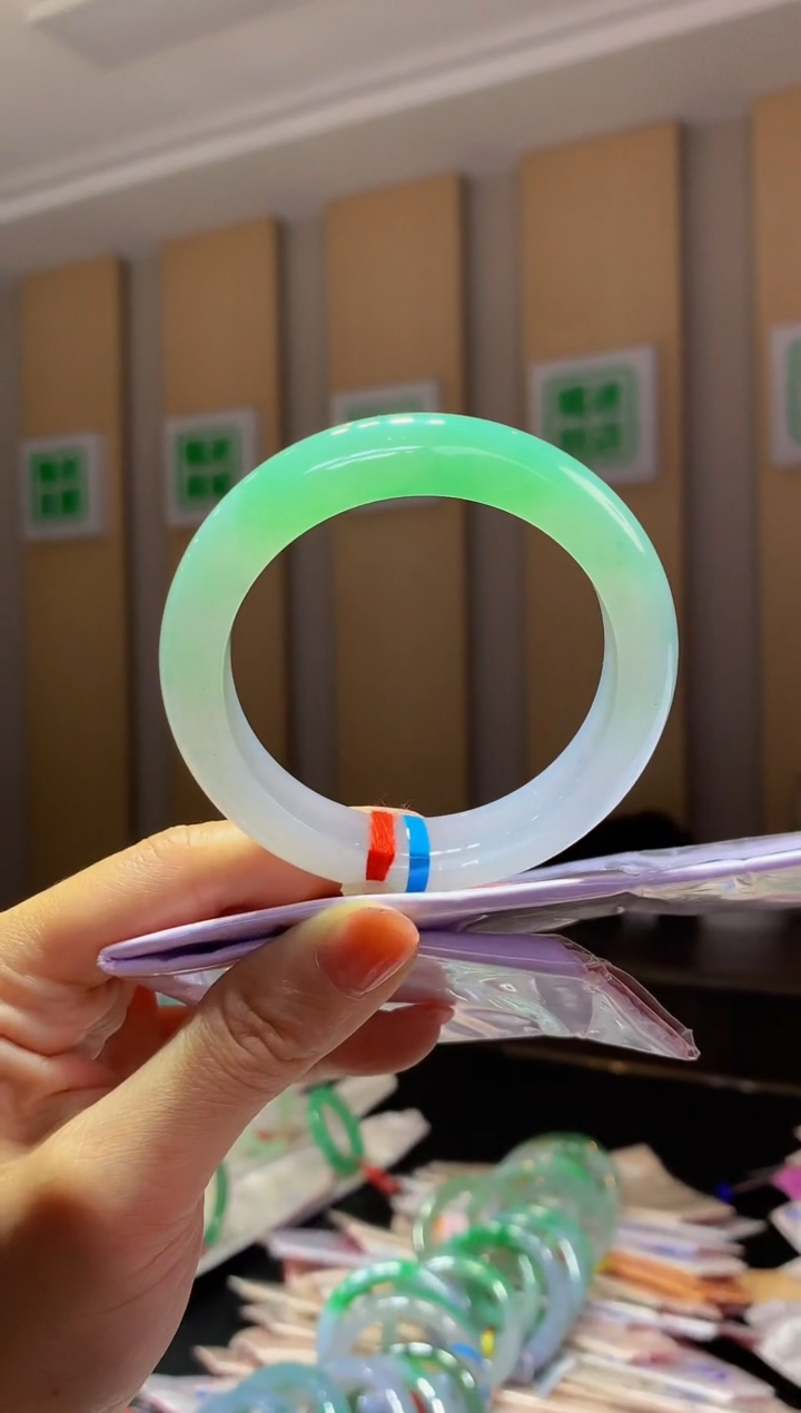 未镶嵌手镯翡翠-C35 圈口53.6 全款13万 定金2万