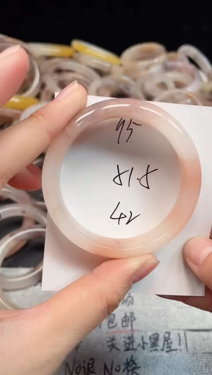 未镶嵌手镯石英质玉95