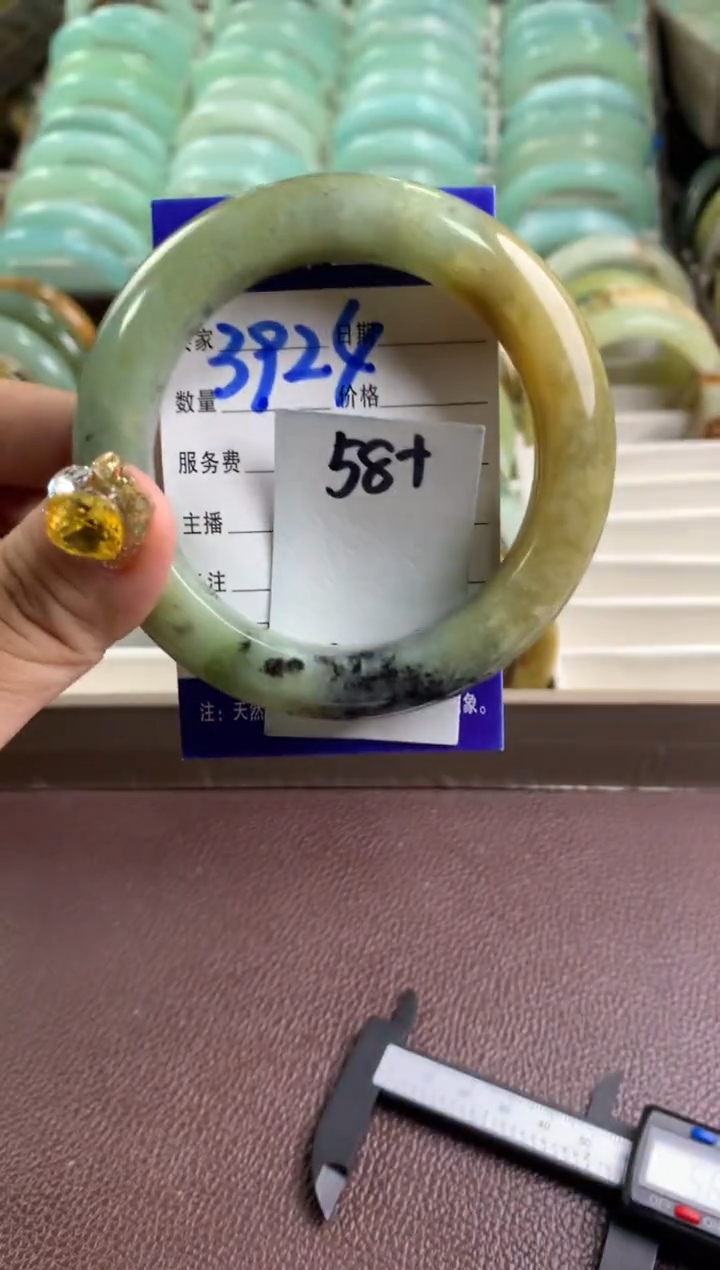 【闪购商品】蛇纹石玉手镯未镶嵌3924