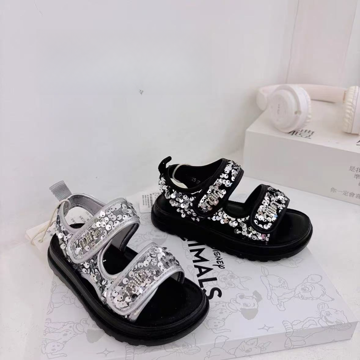 660-1可爱儿童夏季新款儿童露趾亮片中大童洋气时尚魔术贴凉鞋