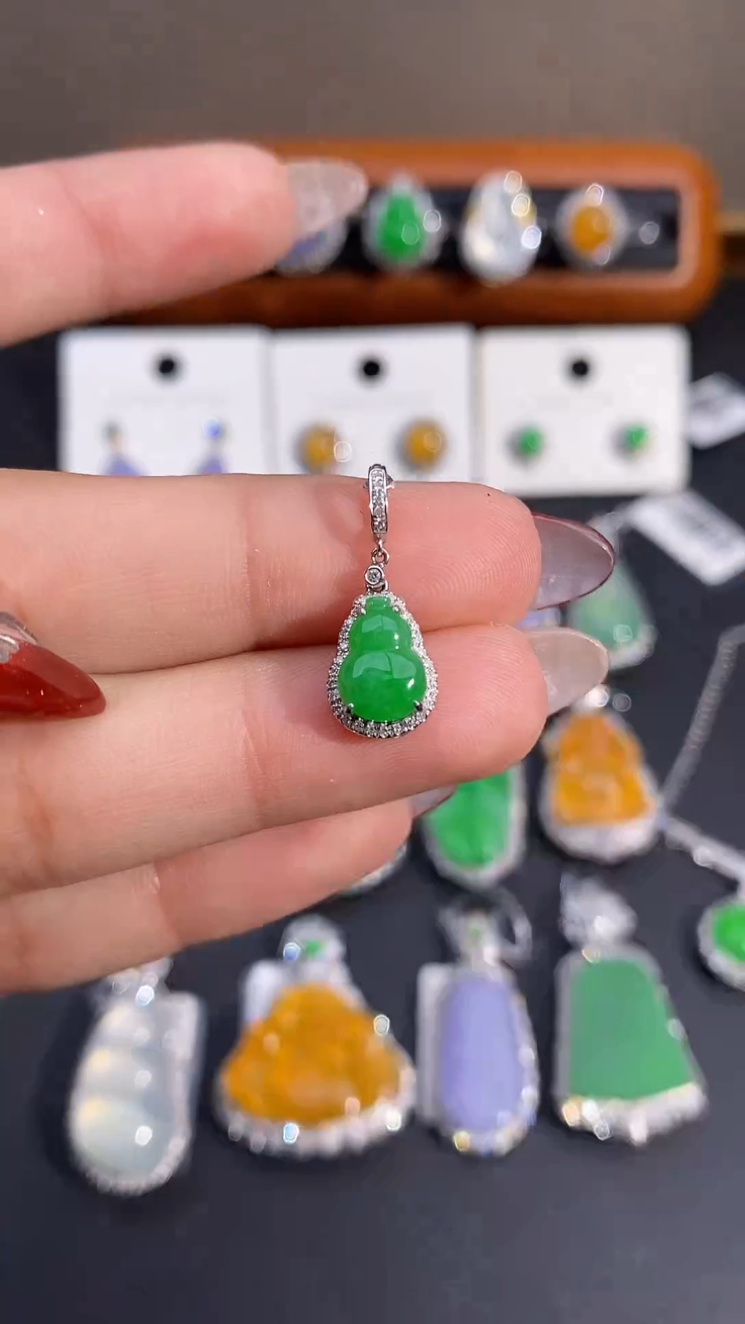 【闪购商品】翡翠颈饰18K金镶嵌吊坠