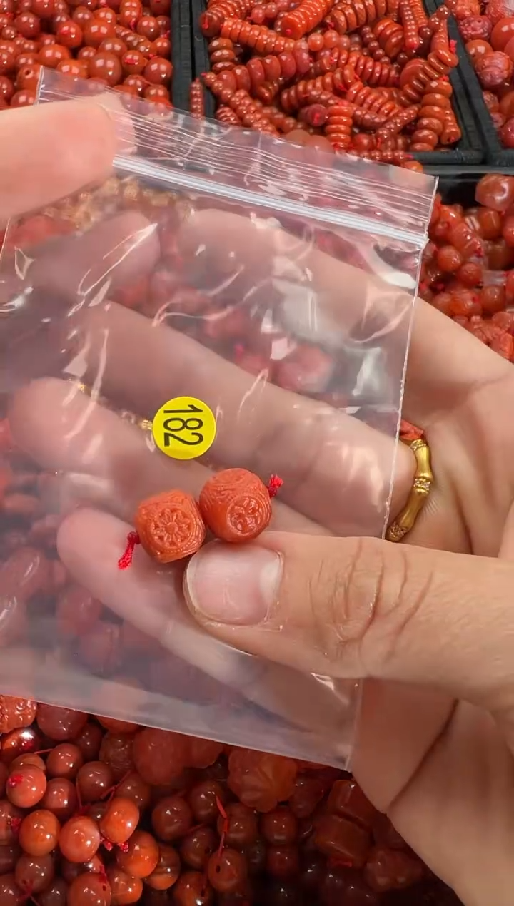 【闪购商品】南红玛瑙颈饰未镶嵌1