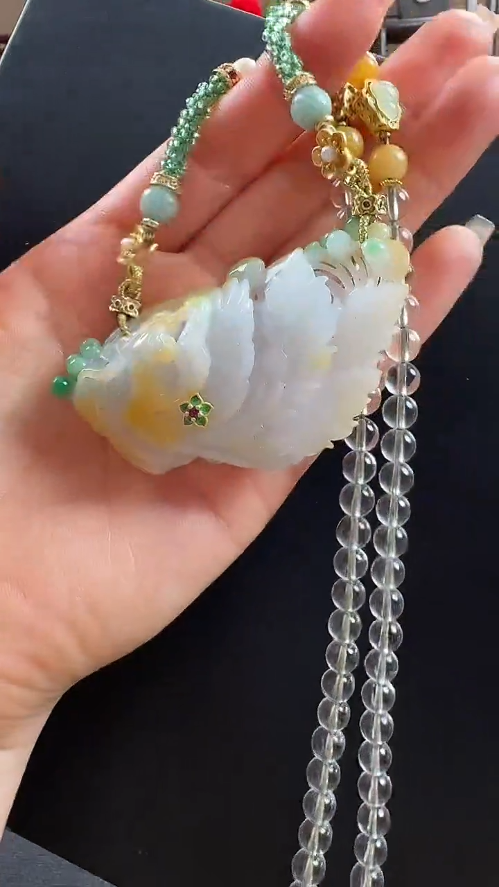 颈饰未镶嵌翡翠凤牌