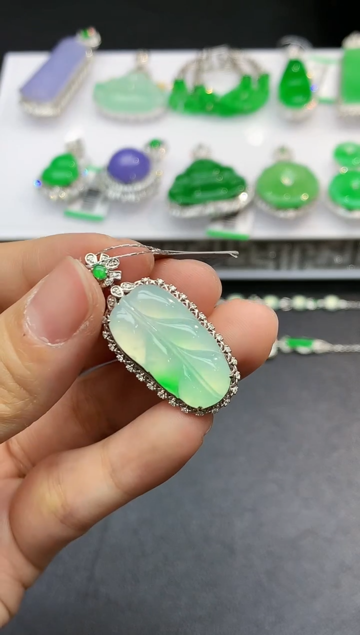【闪购商品】翡翠吊坠(不含链)18K金镶嵌4551