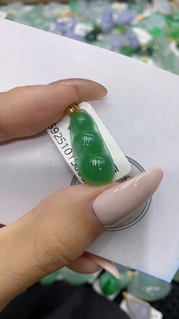 颈饰18K金镶嵌翡翠111111111111