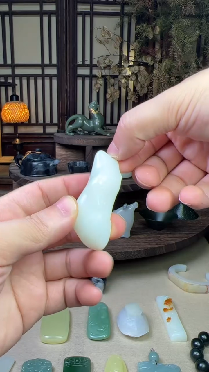 颈饰未镶嵌和田玉斑*白玉马到成功挂件