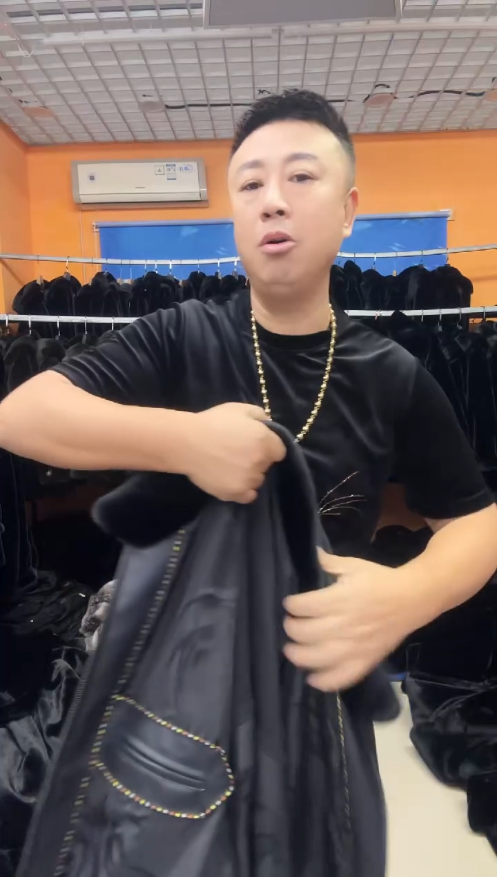 连帽140斤男款上衣