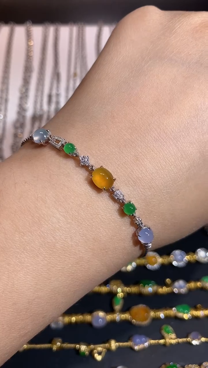 颈饰18K金镶嵌翡翠手链