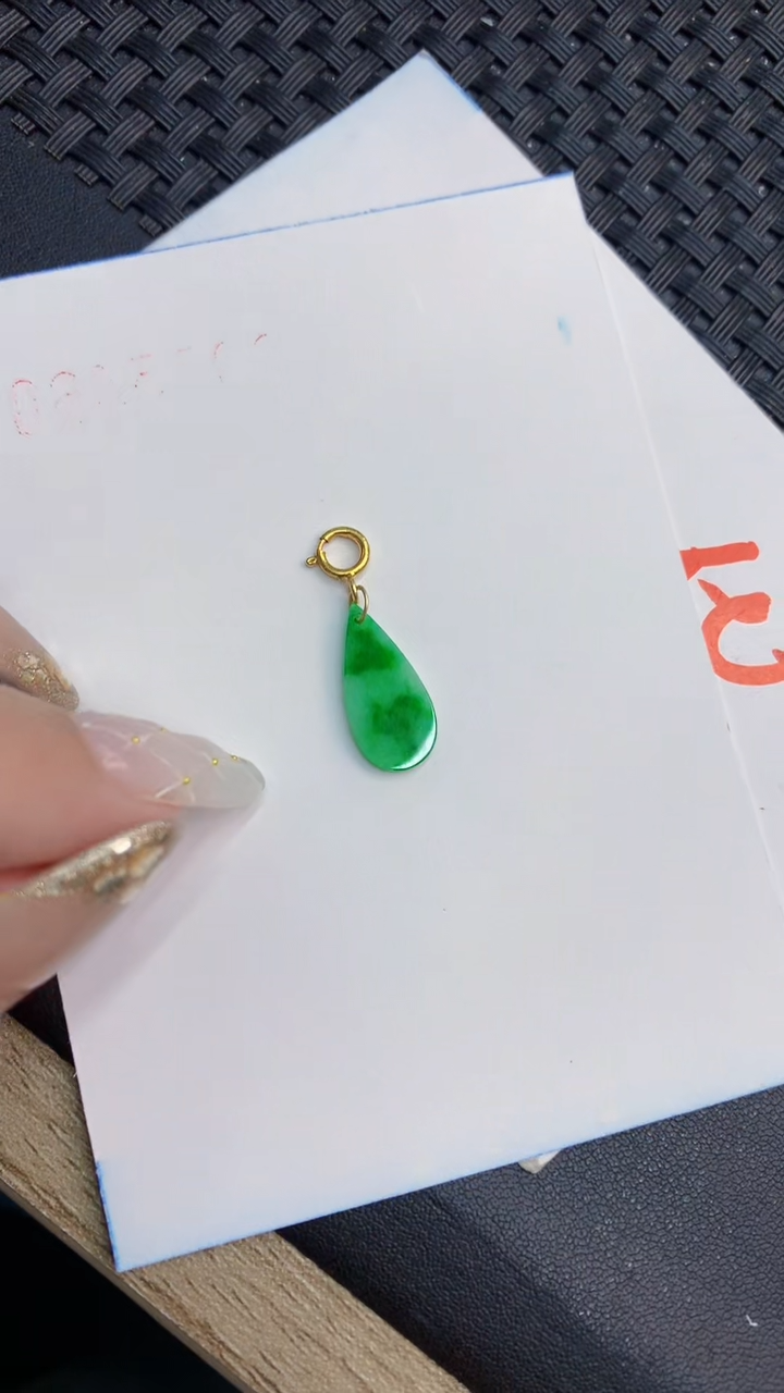 翡翠未镶嵌颈饰             8