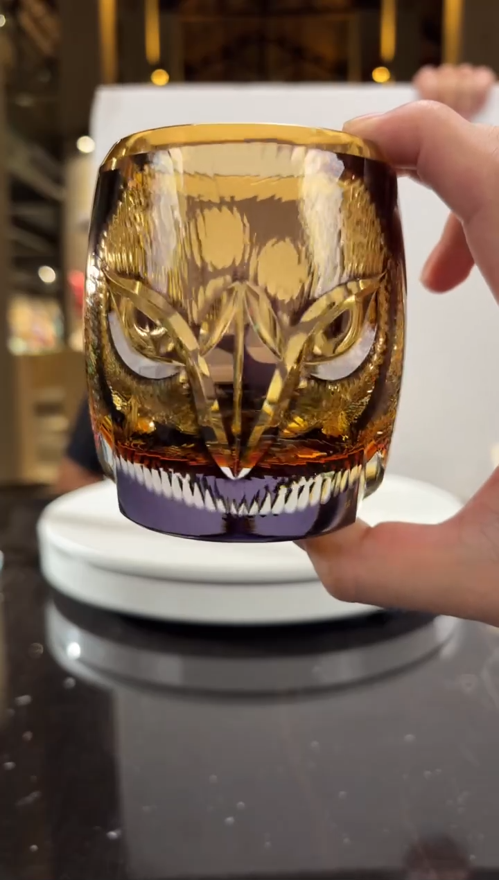 摆件鹰象琥珀金威士忌杯