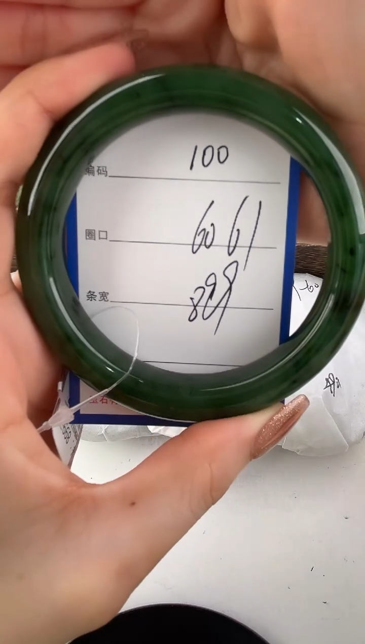 未镶嵌手镯和田玉100颜色微差无瑕疵