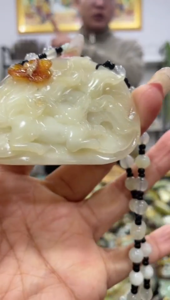 未镶嵌蛇纹石玉吊坠    