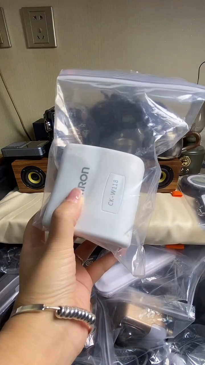 同***8小白色血压仪