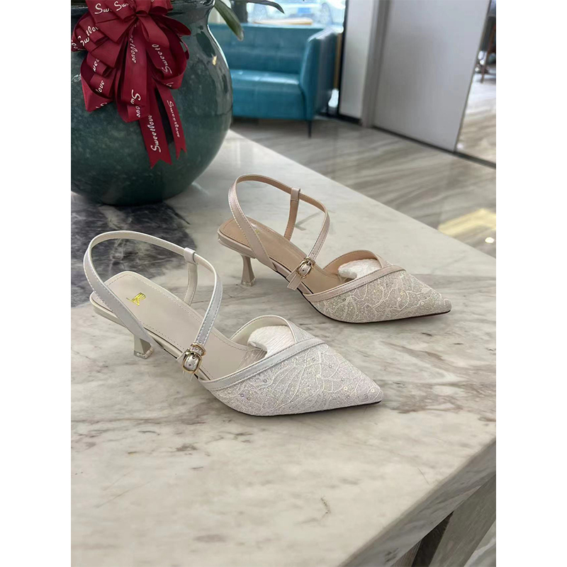 LRL中古小香百搭白色尖头坡跟鞋RLSC02415