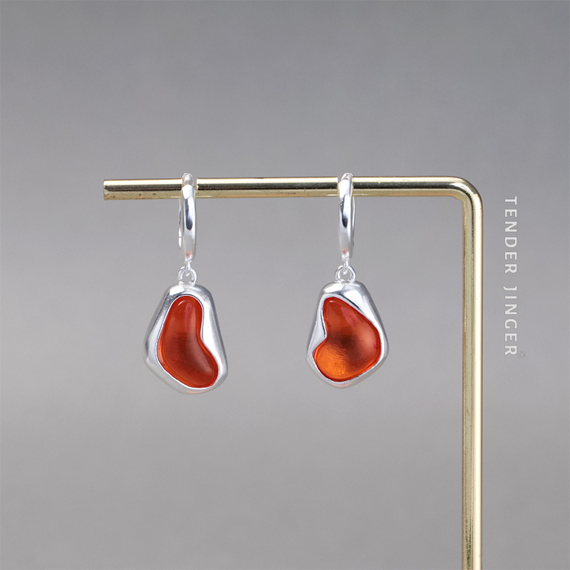 Tender Jinger 铜合金耳饰 不规则琉璃红心耳饰轻奢简约