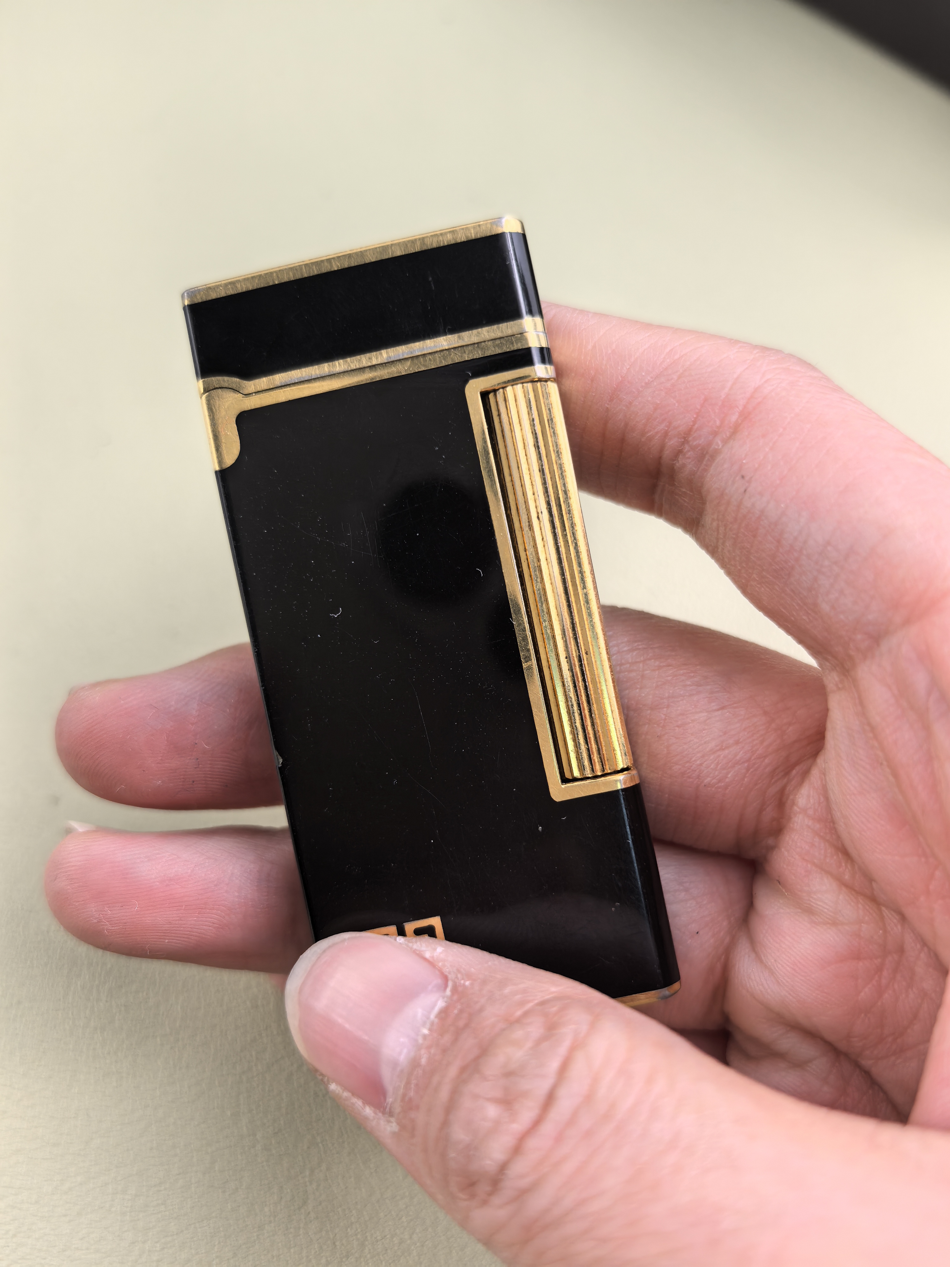 纪家打火机黑色漆面