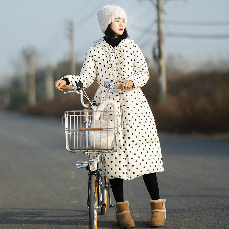 【亦时书】复古连帽波点印花保暖羽绒服女2025年冬季收腰加厚