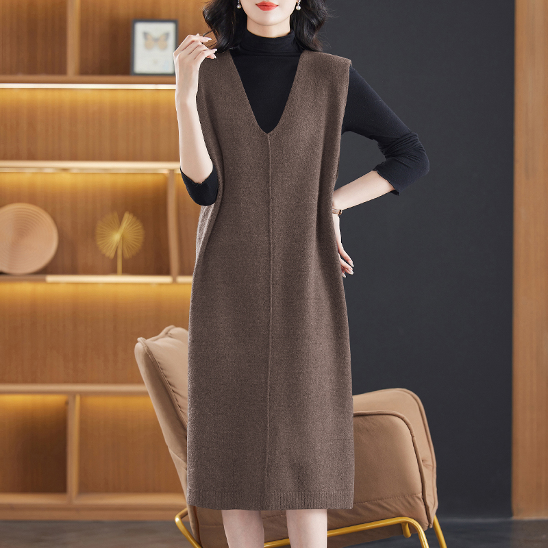 【ZW】鸡心领针织连衣裙春秋新款气质显瘦毛衣裙长款过膝马甲背心裙