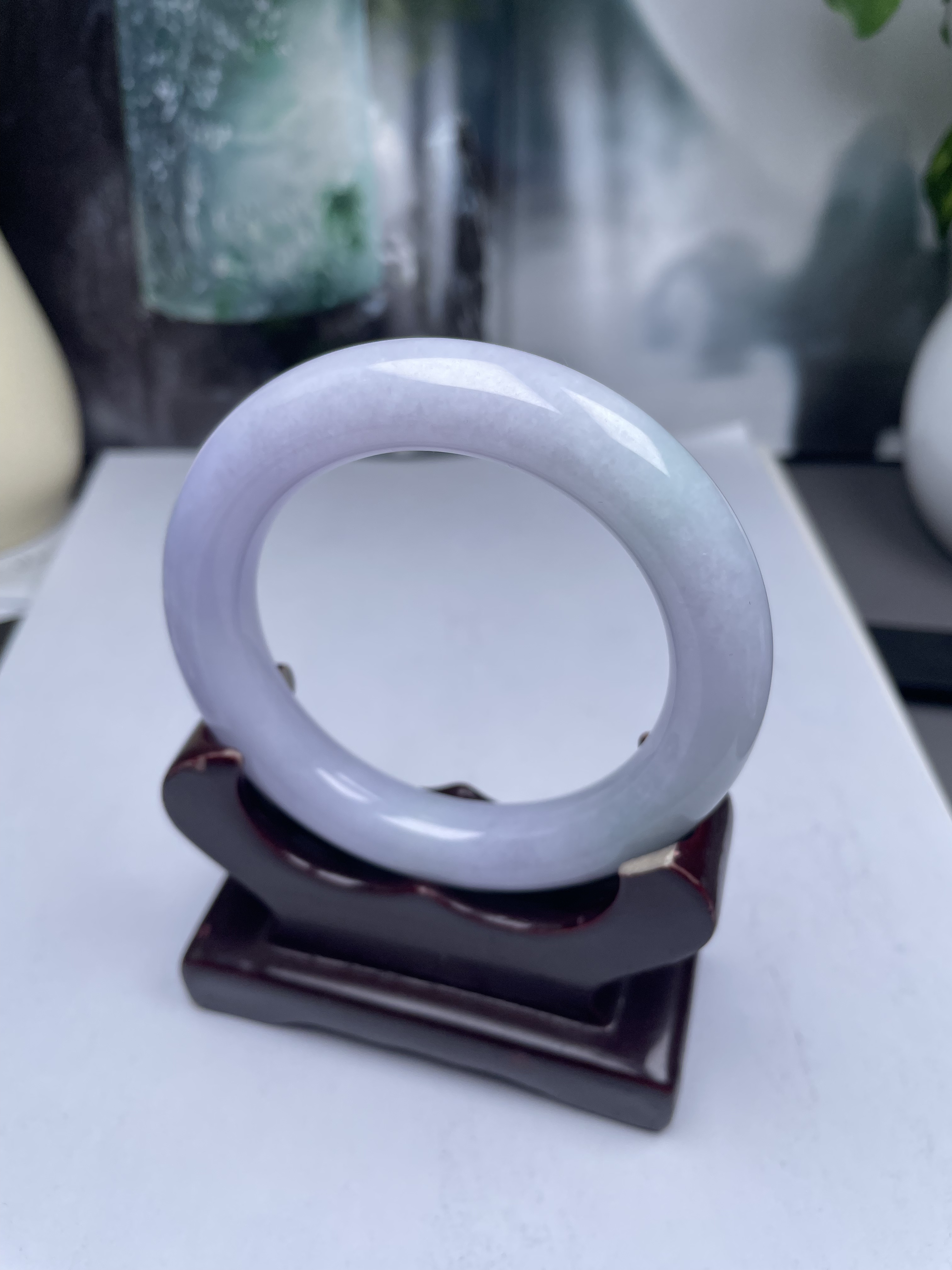 春带彩翡翠圆条手镯
