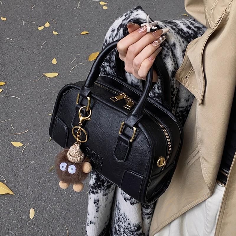 高级感超火小包包女2025新款秋冬季百搭斜挎包时尚爆款手提小方包