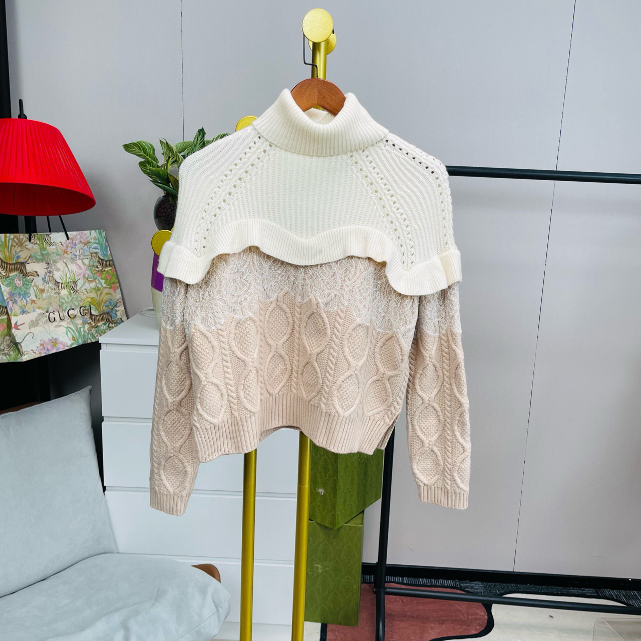 99新 FENDI/芬迪 白色斗篷粗麻花毛衣 36码/99新 无配件