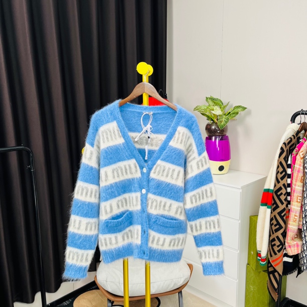 99新 MIU MIU/缪缪 蓝色爆款条纹满印马海毛开衫 36码 柜柜18500
