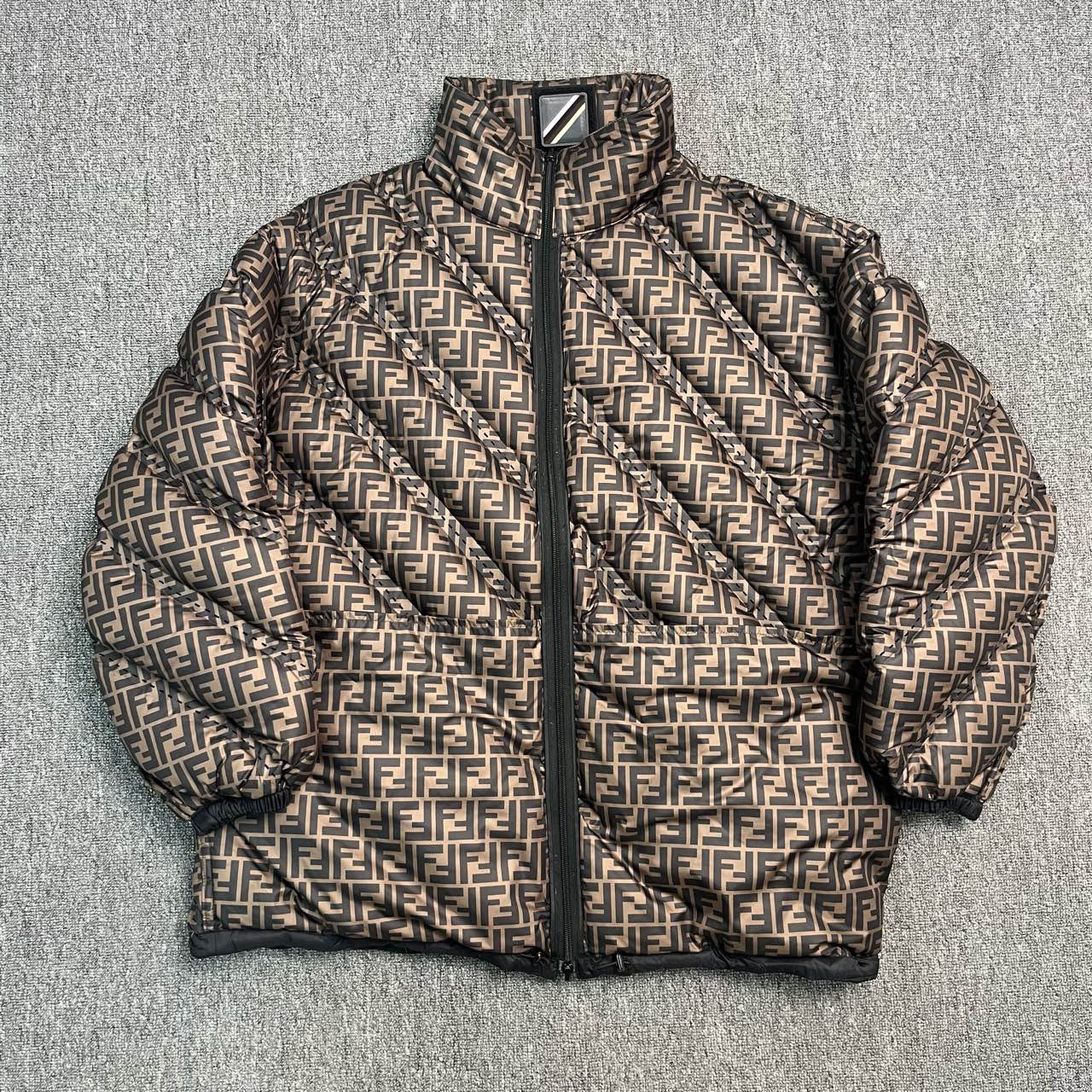 99新 FENDI/芬迪 棕色满印羽绒服 48码