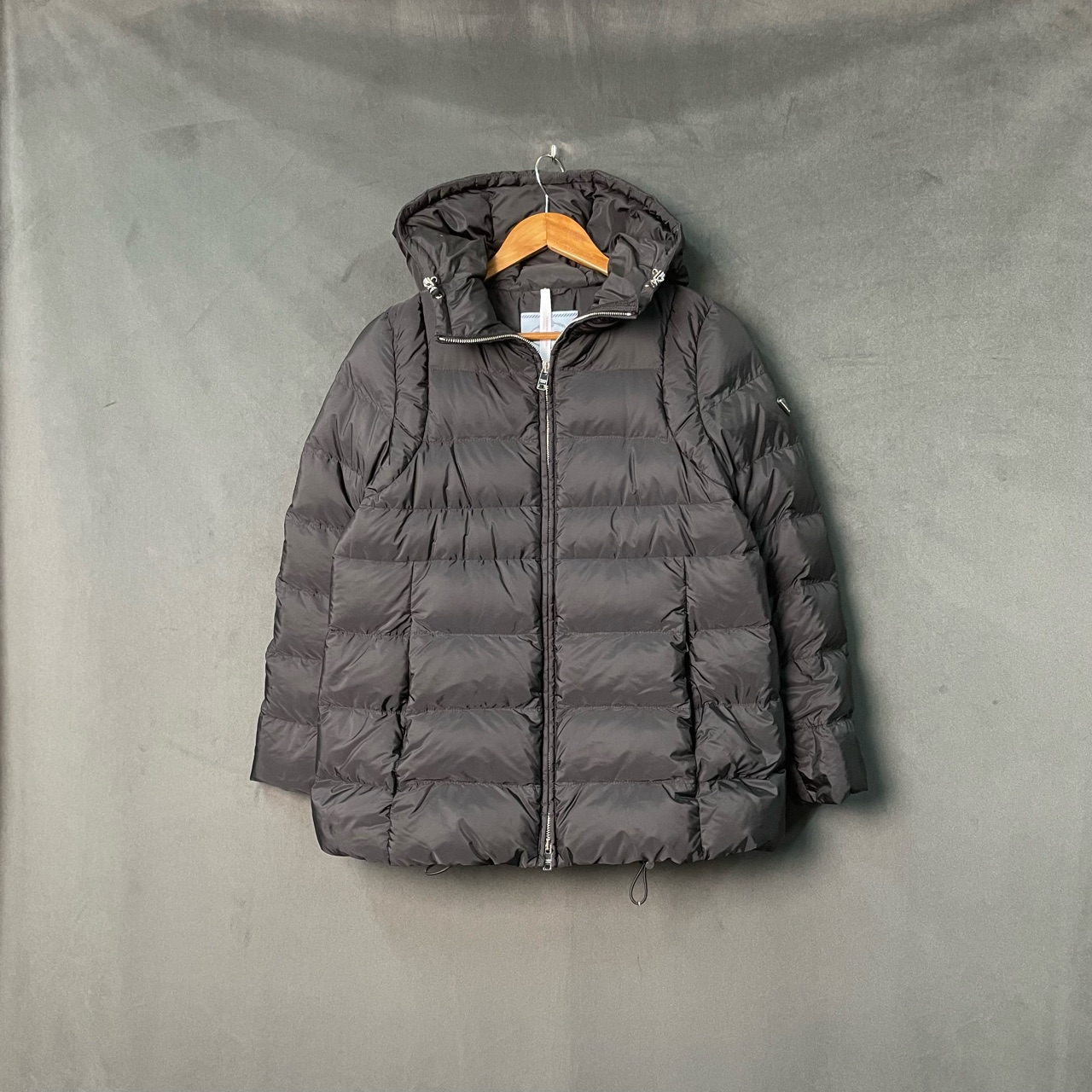 99新 Prada/普拉达  黑色侧logo三角标羽绒服 40码