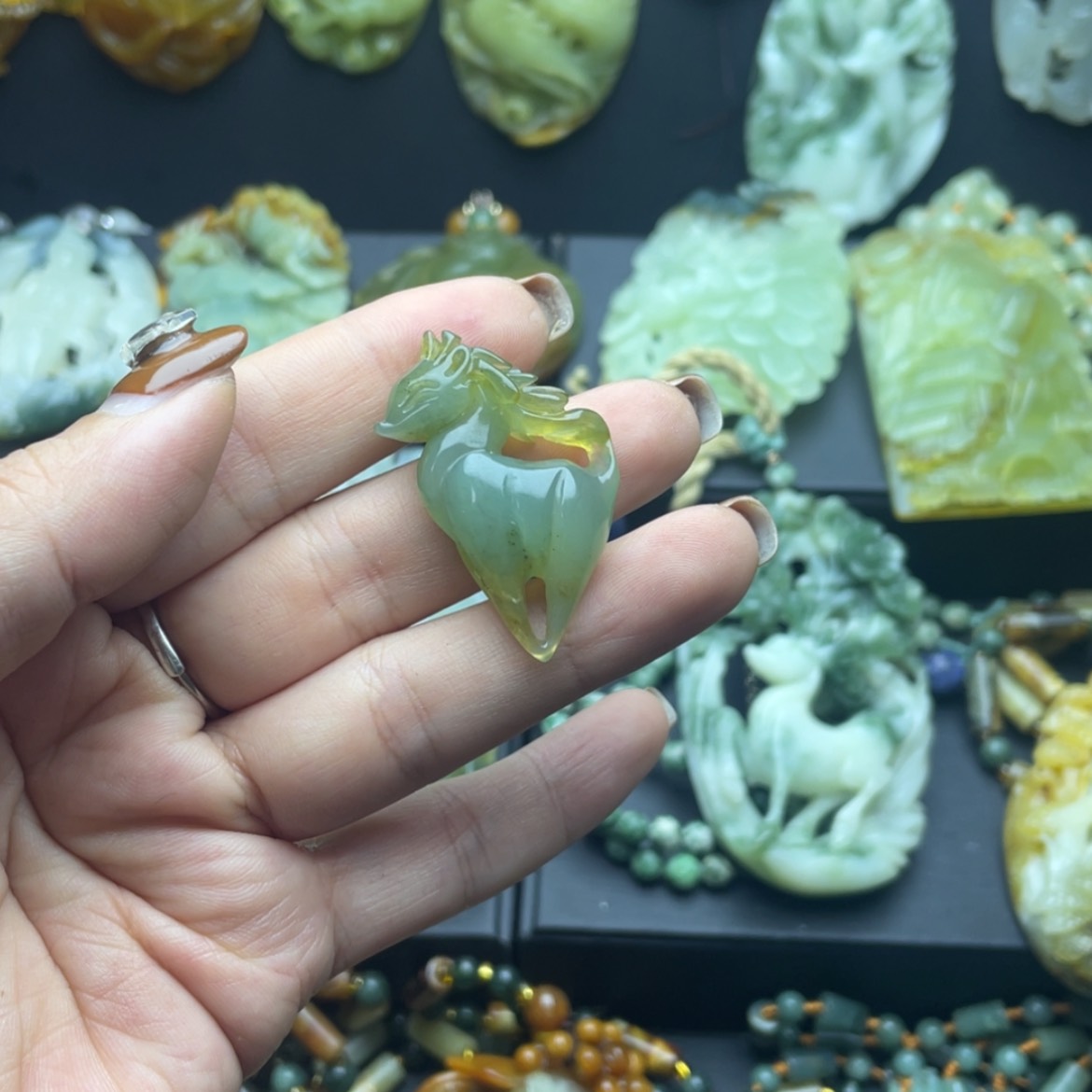 【闪购商品】蛇纹石玉颈饰未镶嵌