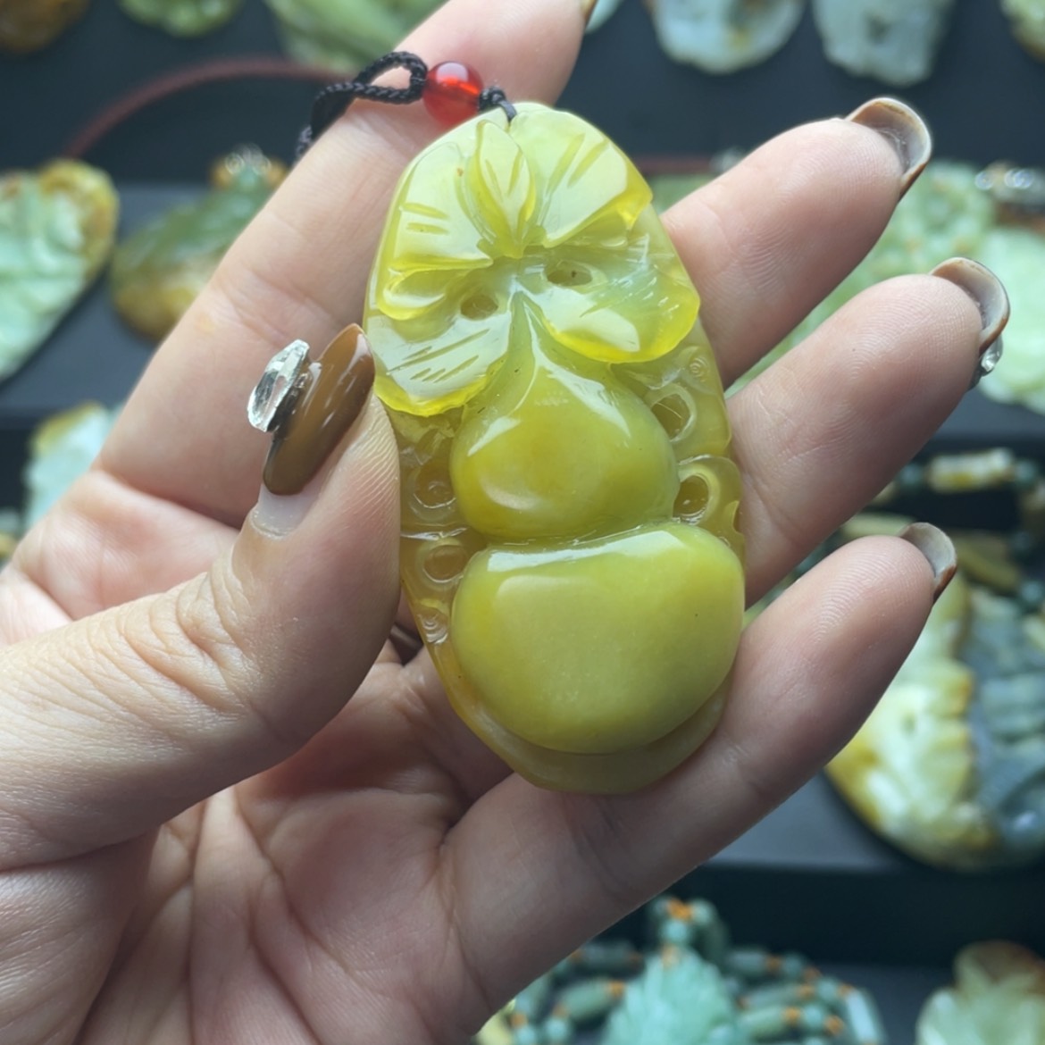 【闪购商品】蛇纹石玉颈饰未镶嵌