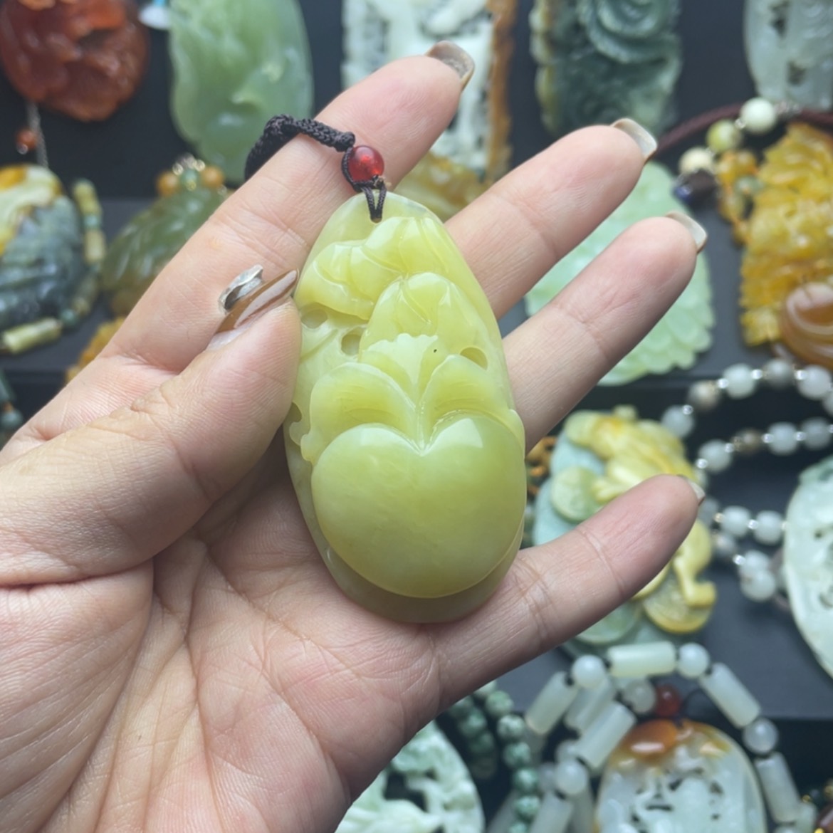 【闪购商品】蛇纹石玉颈饰未镶嵌