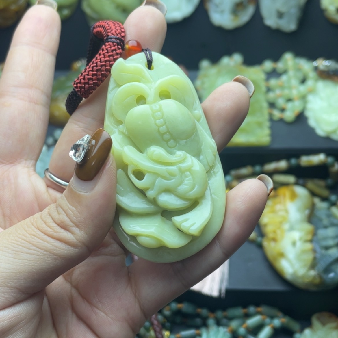 【闪购商品】蛇纹石玉颈饰未镶嵌雪**夕