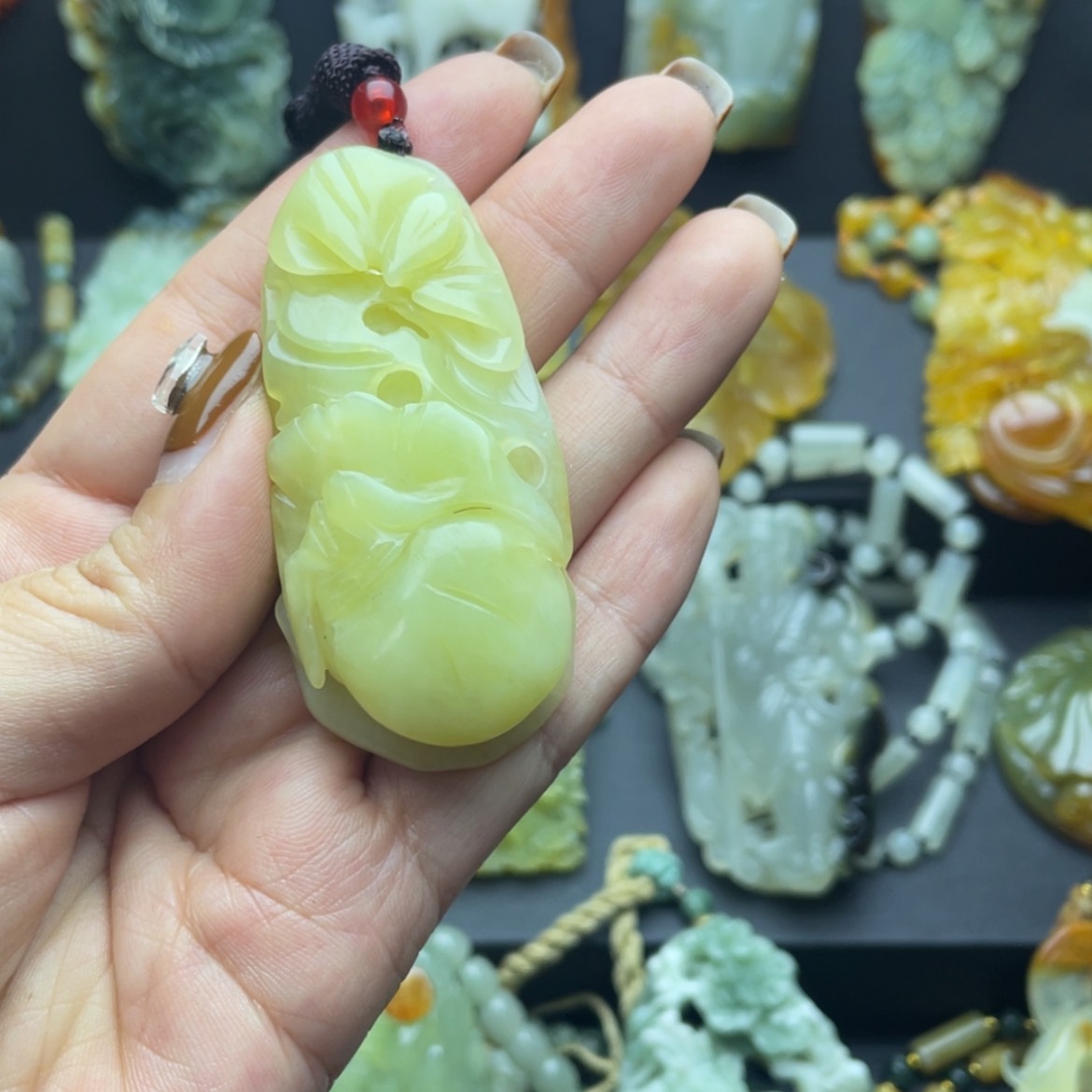 【闪购商品】蛇纹石玉颈饰未镶嵌