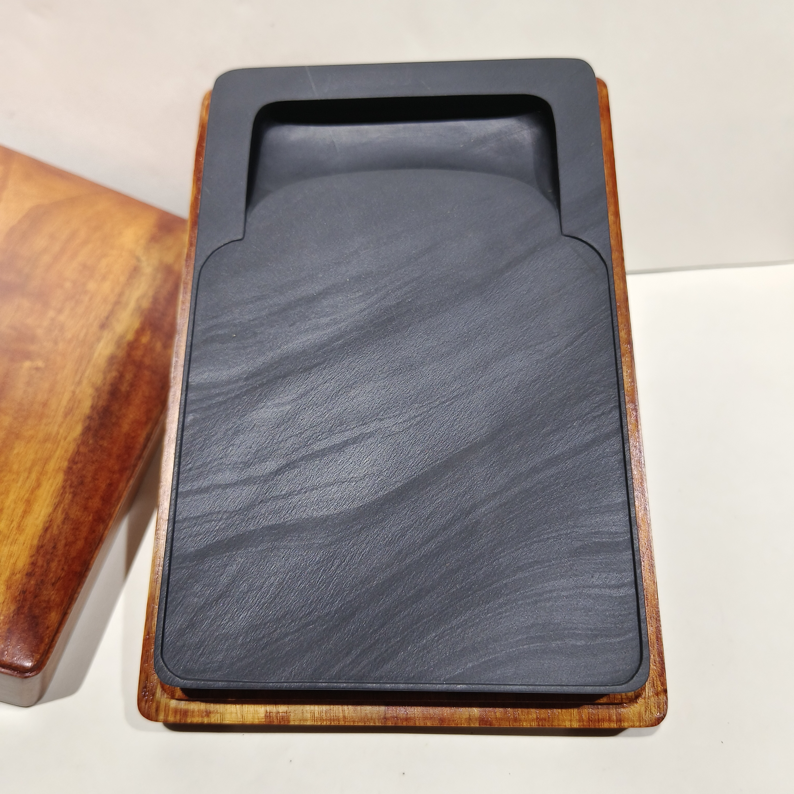 歙砚老坑龙尾石眉子坑细罗纹长方门字砚18x11.8x2.5cm