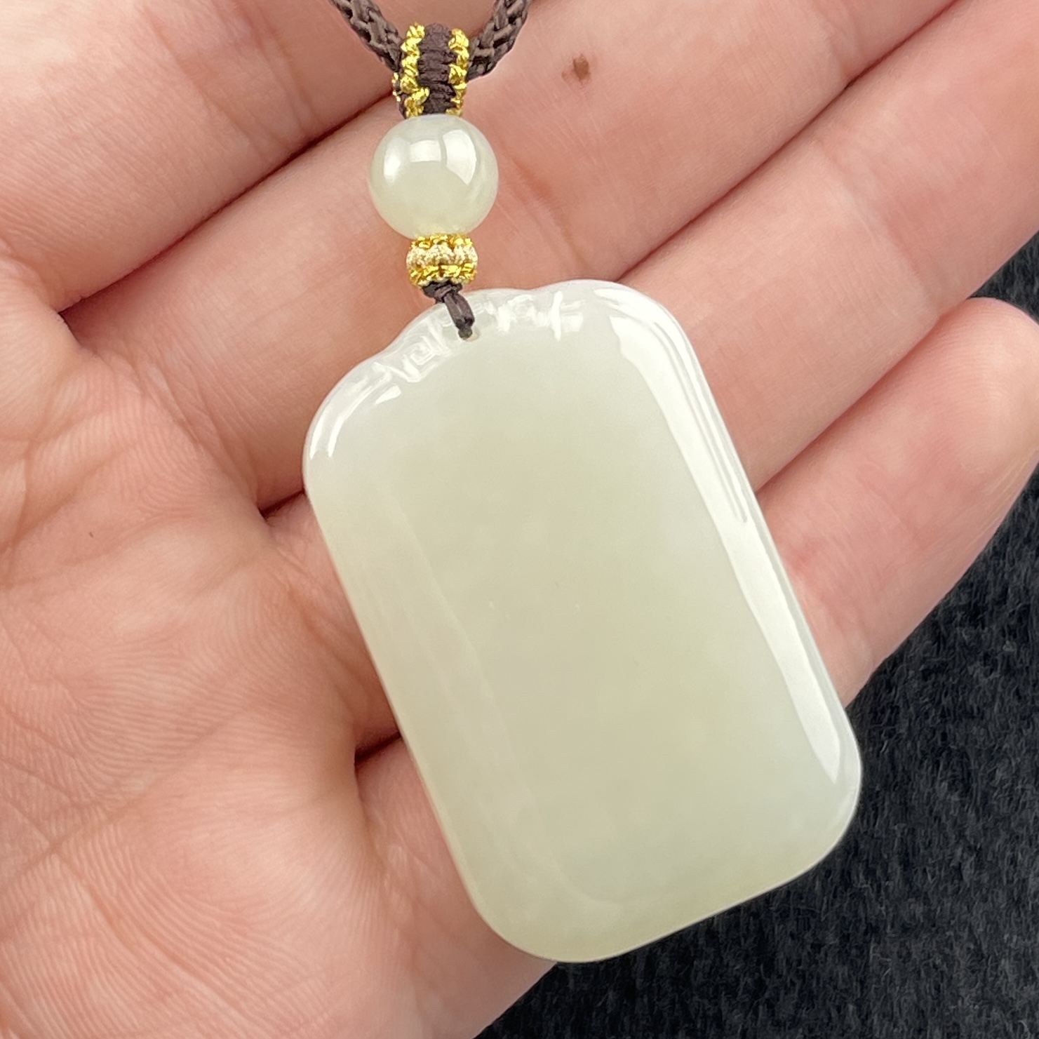 【玉氏珠宝】和田玉方牌吊坠-40*25*8mm多样性 发一CAN1010536