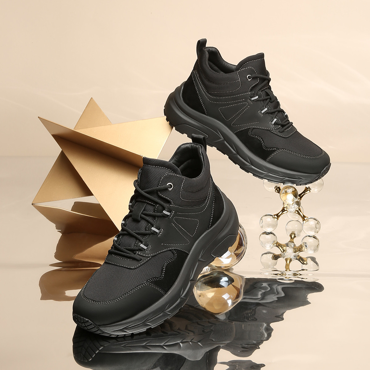 皇冠新款牛皮革休闲靴户外运动皮靴黑色软底跑步鞋男士时尚轻便