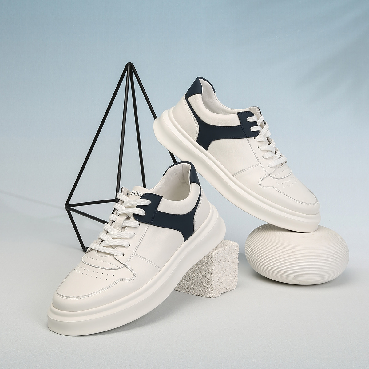 CROWN/皇冠春季新款真皮户外休闲板鞋时尚舒适百搭透气潮鞋男士