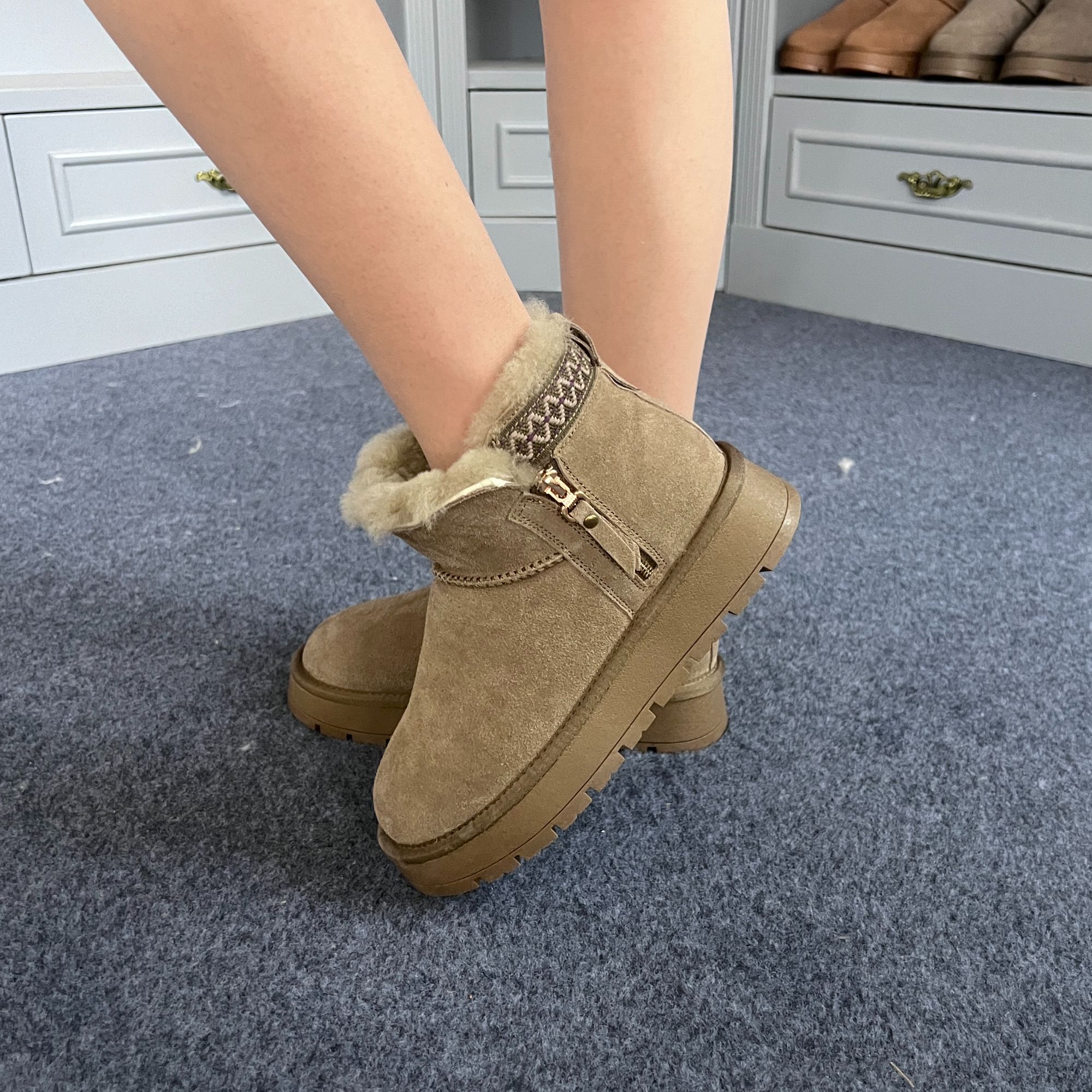 GRSD【轻奢时尚】雪地靴女民族风新款棉鞋加绒加厚真皮毛保暖中筒